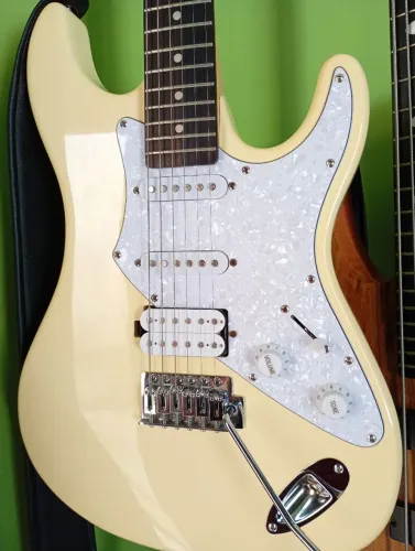Guitarra Aria Pro
