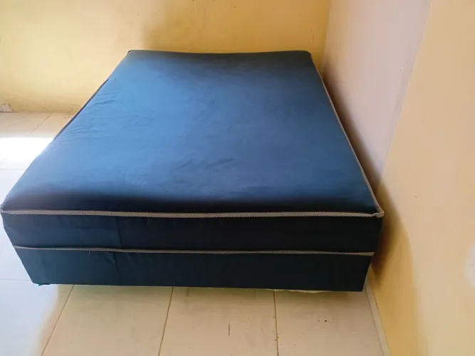 Vendo uma. Cama de casal.  Bo ita. Nova  nunca usada  meu contato * 