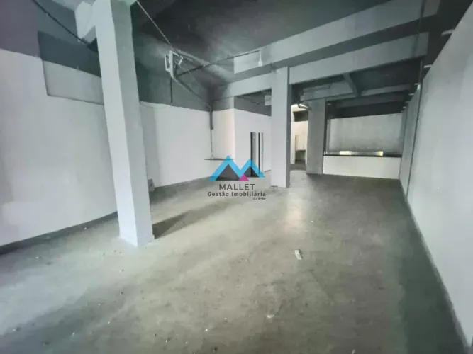 Loja ampla, com 265 m², para venda e locação no Humaitá.