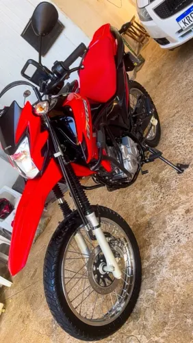 Vendo essa Bros 160 2024 seminova com apenas 14.000 Km rodados