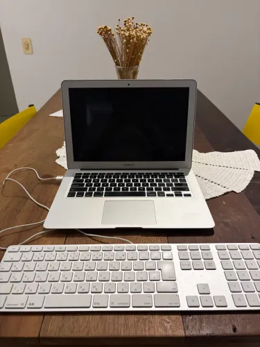 MacBook Air, acompanha teclado original Apple