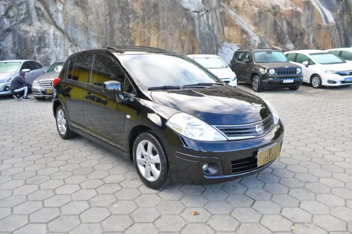 Nissan Tiida SL 1.8/1.8 Flex 16V Mec. 2011