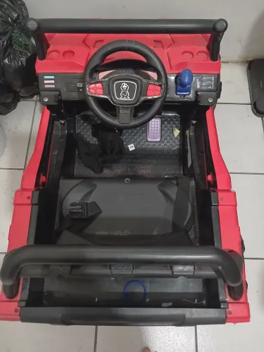 Carro elétrico semi novo