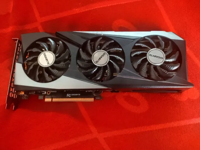 Placa de vídeo Gigabyte GeForce RTX 3060 Gaming OC 12GB