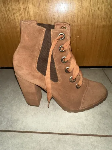 Bota - Marrom 