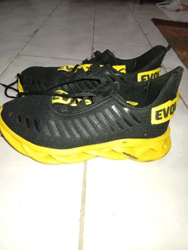Tênis evolten amarelo e preto 