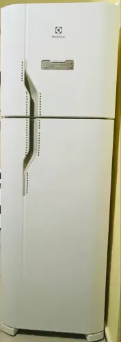 GELADEIRA COM DEFEITO