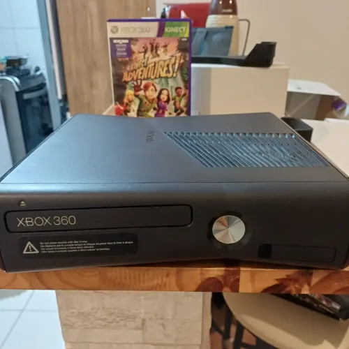 Xbox 360 slim + HD 100 jogos