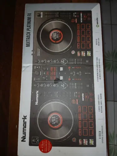 VENDO CONTROLADORA NUMARK MIXTRACK PLATINUM FX
