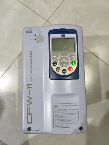 Inversor de Frequência Trifásico WEG CFW11 5CV 16A