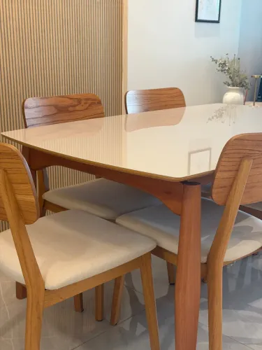 Mesa de jantar 6 cadeiras com tampo laqueado (1,60m x 0,90m)
