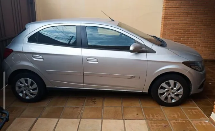 Chevrolet Onix Hatch LT 1.4 8V Flex Power Mec. 4P 2013
