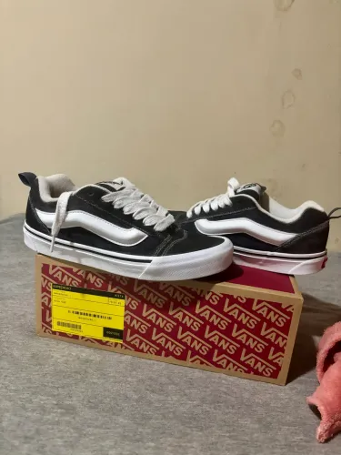 Tênis Vans Knu Skool Black/White - Tamanho 39/40 (usado)