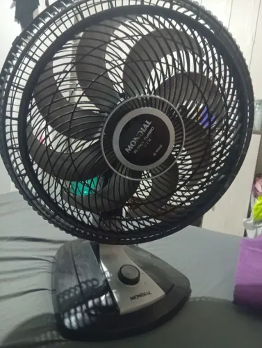 Ventilador mondial potente em ótimo estado