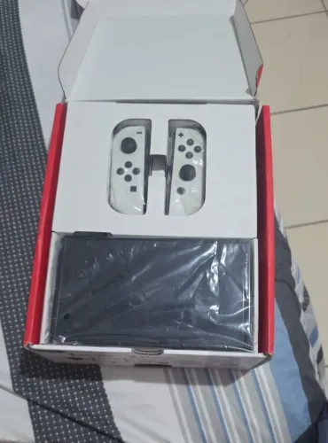 NINTENDO SWITCH OLED 64GB + CONTROLE PRO + CASE ? SEMINOVO