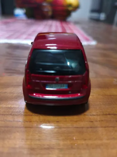 Miniatura Fiat Idea 1:43