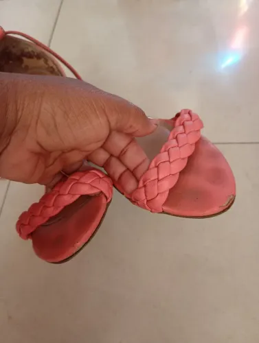 Vendo Sandália Vizzano.