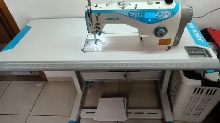 Máquina Industrial Jack A4 seminova