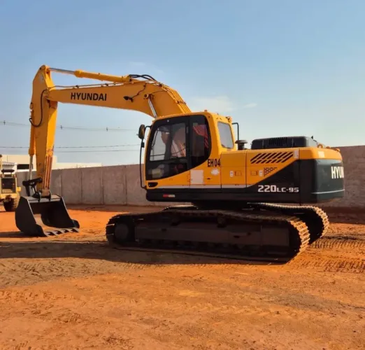 Escavadeira Impecável Hyundai 220LC9S - Parcele