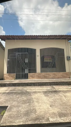 ALUGUEL DE CASA COM TRÊS QUARTOS, QUINTAL, EM CAPANEMA
