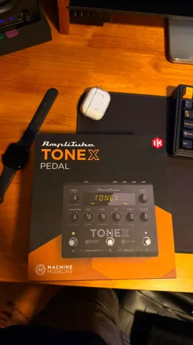 ToneX Pedal - IK Multimedia - LEIA