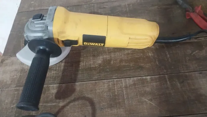 Esmerilhadeira Angular 4.1/2 pol. (115mm) DWE750-BR 750W 110V DeWalt