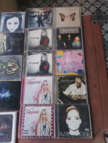 Coleção de cds originais de pop/rock- Pitty/Paramore/Avril/Evanescence/MCR e mais
