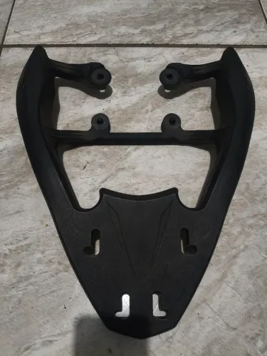 Suporte para baú de moto Scam.