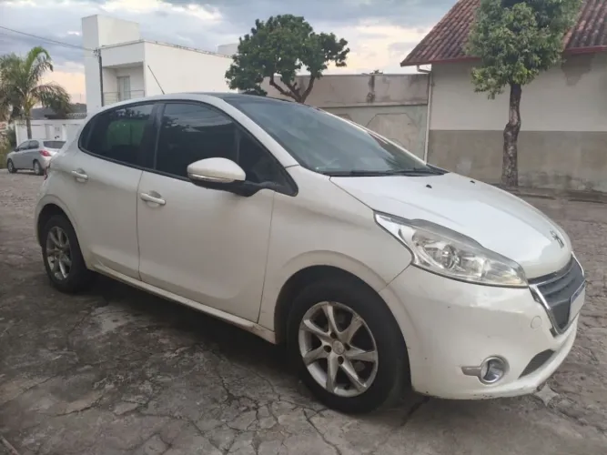 Peugeot 208 Allure 1.5 Flex 8V 5P 2014