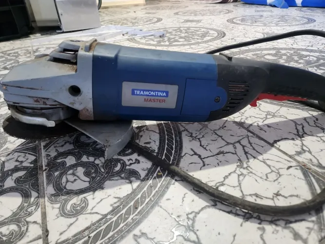 Vende-se esmilhadeira tramontina