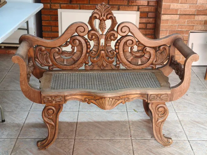 Banco de madeira vintage antigo