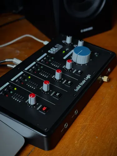 SSL 12 - Interface de Áudio