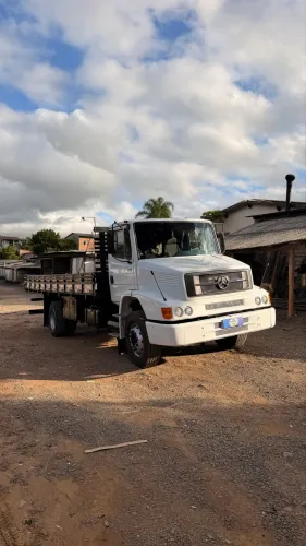 MB 1418 4x2 Carroceria 7,0m ano 2001