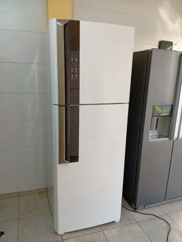 Geladeira Eletrolux semi nova duplex fros free painel digital