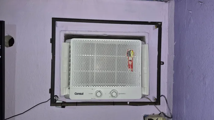 Ar condicionado consul 7.500 Btu gelando Bem valor 400 reais.