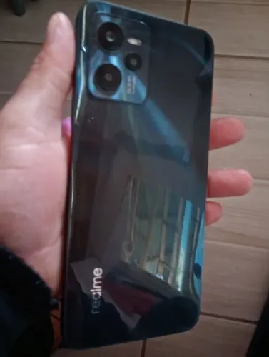 Vendo celular c35 está com a tela trincada e o botão do volume+ e Power 