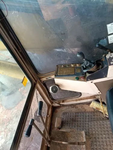 escavadeira pc150 