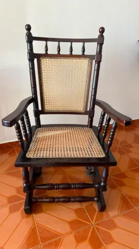 Lote cadeira de balaço poltrona cadeira escrivaninha