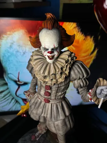 Figure colecionável Pennywise It a coisa escala 1:6