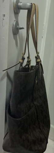 Bolsa Michael Kors Jet Set Tote signature monograma MK marrom, alças em couro bege ooff 