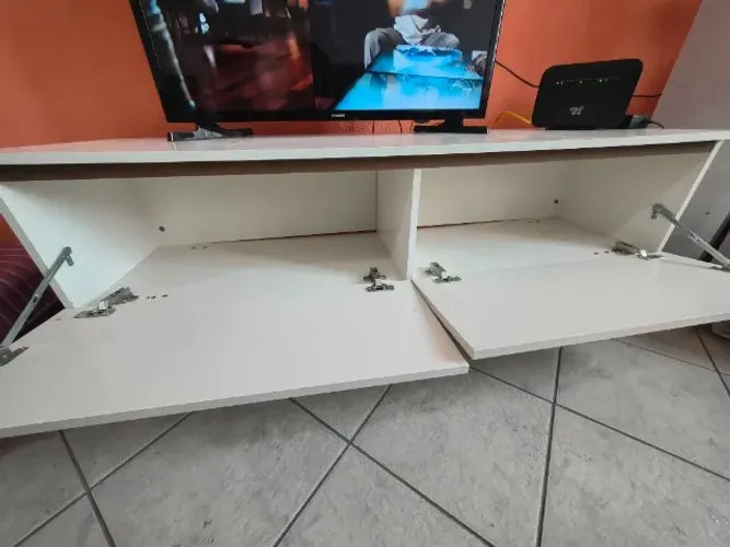 Rack off white para sala ou quarto com duas portas
