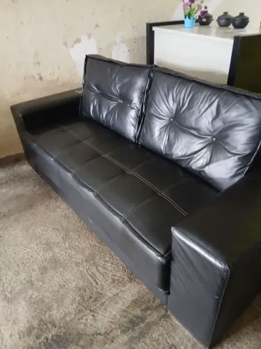 Sofá corino 3 lugares