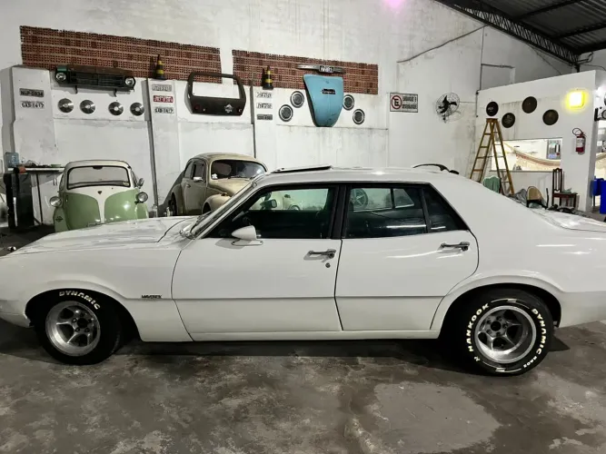 Ford Maverick Super Luxo Sedan V8 16V Gasolina 4P Manual 1976