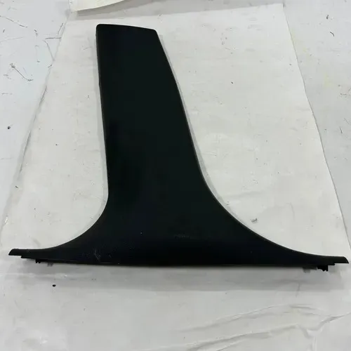 Moldura Inferior Coluna Esquerda Bmw 120i 2016 a 2018