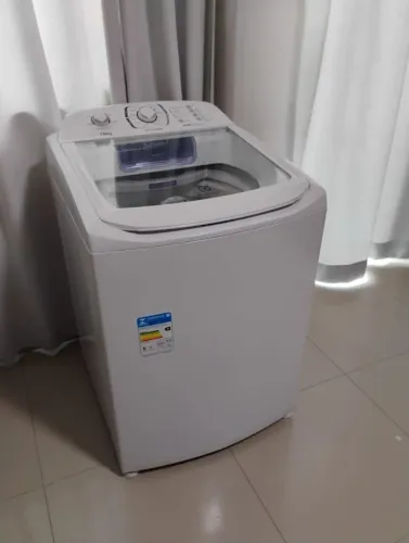 Máquina de lavar roupas 16 kilos semi nova