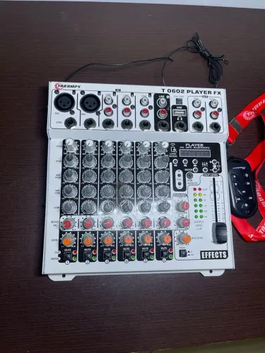 Mesa de som mixagem taramps com luz