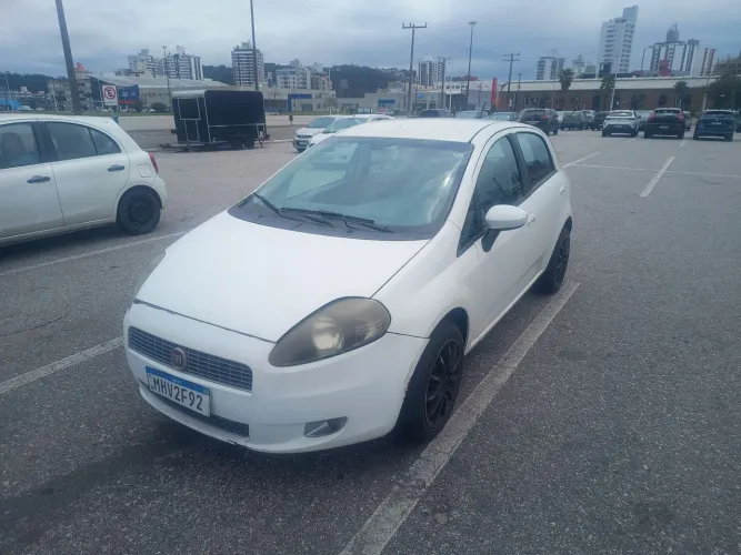 Fiat Punto Attractive 1.4 Fire Flex 8V 5P 2011