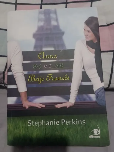 Livro Anna e o beijo francês 