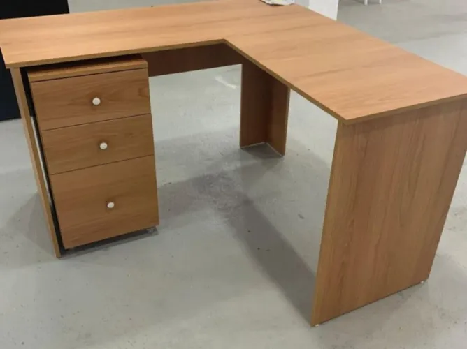 Mesa L com gaveteiro em mdf