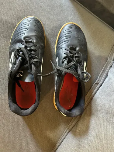 Chuteira umbro original futsal n.º 40
